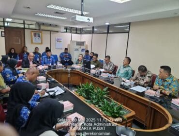 Panitia Fun Bike Siwo PWI Jaya 2025 saat melakukan pertemuan dengan Wali Kota jakpus Arifin dan jajarannya (Foto : PWI Jaya)