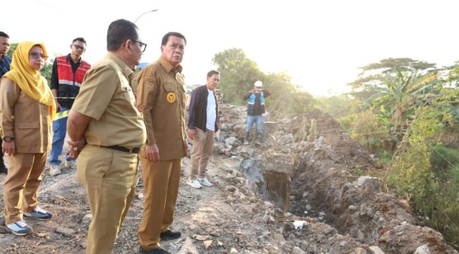 Bupati Tangerang, Maesyal Rasyid, tinjau pembangunan tandon Cibadak (Foto: Istimewa)