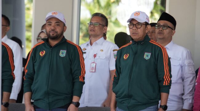 Wali Kota dan Wakil Wali Kota Batu hadir pada acara pengukuhan Atlet Pemkot Batu yang akan bertarung di ajang Pekan Olahraga (Porprov) Jawa Timur, Rabu (18/06/2025). (Foto: Diskominfo Kota Batu)