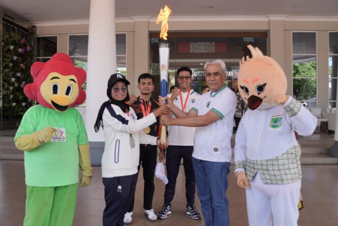 
Jadi Simbol Perjuangan, Obor Porprov IX Jatim 2025 Tiba di Kota Batu