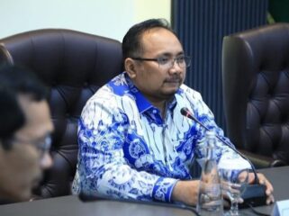 Mantan Menteri Agama, Yaqut Cholil Qoumas saat memimpin rapat (Foto: 1st)