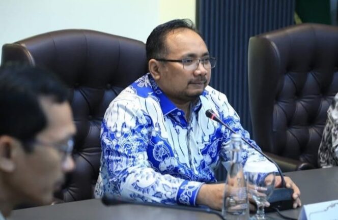
					Mantan Menteri Agama, Yaqut Cholil Qoumas saat memimpin rapat (Foto: 1st)