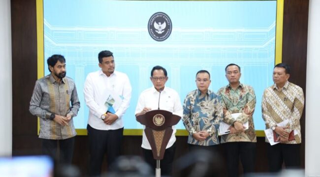Menteri Dalam Negeri Tito Karnavian Saat memberikan keterangan pers kepada aak media doi Istana Negara (Foto : Puspen Kemendagri)