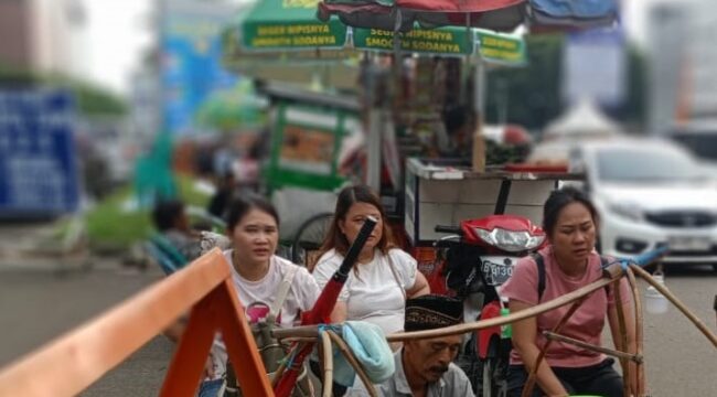 Pedagang Kaki Lima di luar arena PRJ Kemayoran . (Foto : Ist)