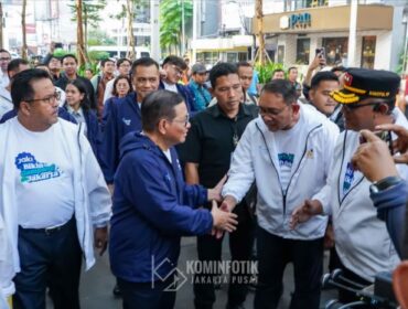 Wali Kota Jakarta Pusat Arifin saat berjabat tangan dengan Gubernur DKI Jakarta Pramono Anung yang didampingi Wagub Rano Karno (Foto : Kominfotik Jakarta Pusat)