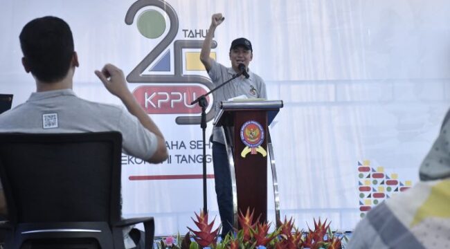 Ketua Komisi Pengawas Persaingan Usaha (KPPU) M. Fanshurullah Asa saat memberikan sambutan dalal acara HUT ke 25 KPPU. (Foto : KPPU)