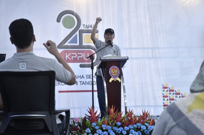 
					Ketua Komisi Pengawas Persaingan Usaha (KPPU) M. Fanshurullah Asa saat memberikan sambutan dalal acara HUT ke 25 KPPU. (Foto : KPPU)