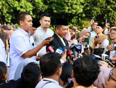 Menteri Dalam Negeri Tito Karnavian saat memberi keterangan kepada Awak Media usai salat Iduladha. (Foto : Puspen Kemendagri)