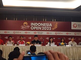  Ketua Panitia Indonesia Open 2025 Armand Darmadji (Tengah) saat konferensi pers Senin (2/6/2025). (Foto: Sirhan)