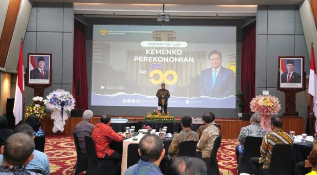 Menko Perekonomian Airlangga Hartarto saat meberikan sambutan dalam peringatan HUT ke 59 Kemenko Perekenomian ( Foto : Humas Kemenko Perekonomian)