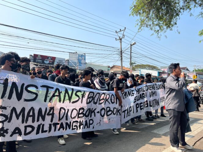 
					BEM Banten Bersatu Bersama Siswa SMAN 4 Kota Serang Tuntut Transparansi dan Perubahan di SMAN 4 Kota Serang
