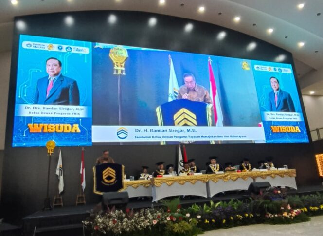 
					Ketua Dewan Pengurus Yayasan Memajukan Ilmu dan Kebudayaan, Dr. H. Ramlan Siregar, M.SI saat memberikan sambutan di acara wisuda Mahasiswa Universitas Siber Asia, Sabtu (26/07/2025). (Foto: Istimewa)