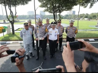 Direktur Lalu Lintas (Dirlantas) Polda Jatim, Kombes Pol Iwan Saktiadi, saat memberikan keterangan usai Apel Pembukaan Operasi Patuh Semeru 2025.