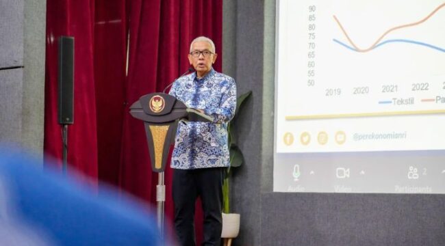 Deputi Bidang Koordinasi Industri, Ketenagakerjaan, dan Pariwisata Kemenko Perekonomian Mohammad Rudy Salahuddin saat membuka Forum Diskusi bertema “Strategi Pengembangan Ekosistem Tekstil dan Pakaian Jadi di Indonesia”  (Foto : Humas Kemenko Perekonomian)