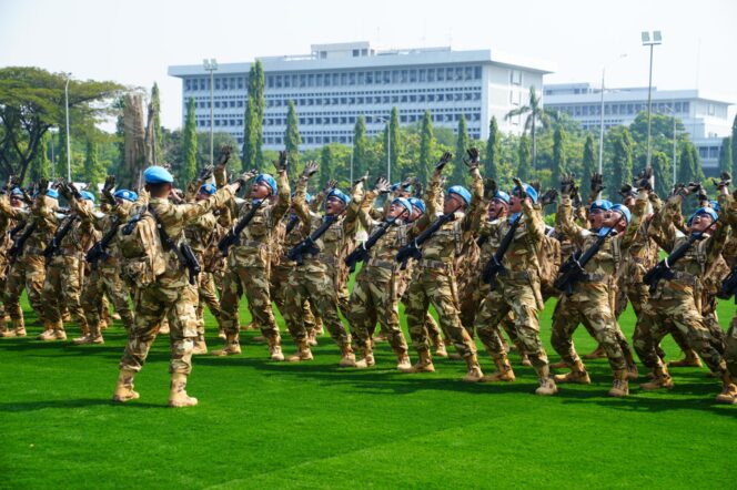 
					Pasukan perdamaian yang tergabung dalam Satgas Kompi Zeni (Kizi) Kontingen Garuda XX-U/MONUSCO 2024 yang tiba di tabah air (Foto : Puspen TNI)