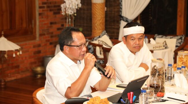 Mendagri Tito Karnavian saat bertemu Gubernur Jawa Barat Dedi Mulyadi. (Foto : Puspen Mendagri)