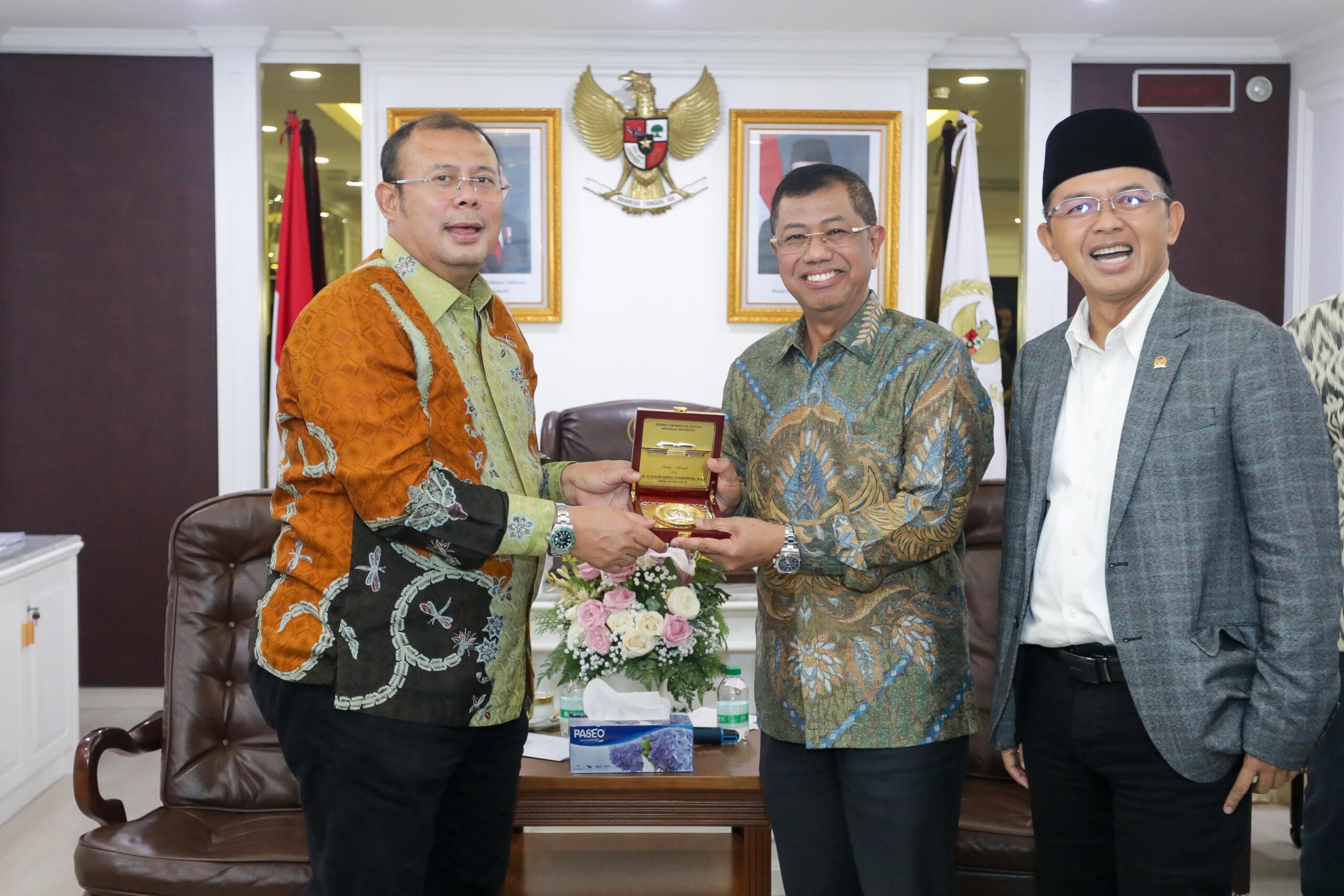 Wakil Ketua Fraksi PKB KH Maman Imanulhaq (kanan). (foto : Ist)