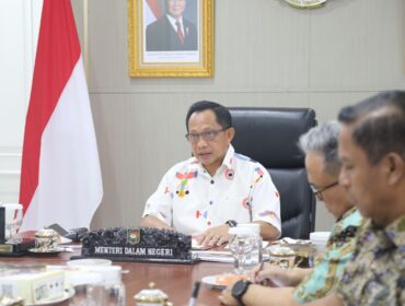 Mendagri Tito Karnavian saat memimpin Rapat Koordinasi Pemantapan Persiapan Launching Kopdeskel Merah Putih. (Foto : Puspen Kemendagri)