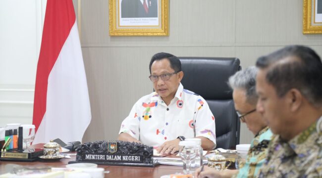 Mendagri Tito Karnavian saat memimpin Rapat Koordinasi Pemantapan Persiapan Launching Kopdeskel Merah Putih. (Foto : Puspen Kemendagri)