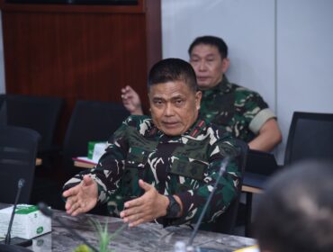 Wakil Komandan Korps Marinir (Wadan Kormar) Brigadir Jenderal TNI (Mar) Muhammad Nadir, M.Tr.Opsla., saat menghadiri rapat lanjutan dalam rangka persiapan pelaksanaan Upacara Gelar Kesiapan Pasukan Operasional dan Kehormatan Militer. (Foto : Dispen Kormar TNI AL)