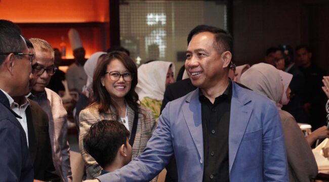 Panglima TNI Jenderal TNI Agus Subiyanto saat  mengahdiri gala priemere Film BELIEVE . (Foto : Puspen TNI)