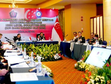 Panglima TNI Jenderal TNI Agus Subiyanto saat memimpin pertemuan dengan delegasi Singapore Armed Forces (SAF) dalam acara CARM-INDOSIN Ke-26. (Foto: Dispen TNI)