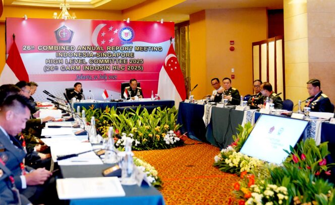 
Panglima TNI Jenderal TNI Agus Subiyanto saat memimpin pertemuan dengan delegasi Singapore Armed Forces (SAF) dalam acara CARM-INDOSIN Ke-26. (Foto: Dispen TNI)