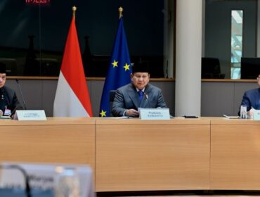 Presiden Prabowo Subianto didampingi Menko Perekonomian Airlangga Hartarto saat mengikuti perundingan Indonesia- Uni Eropa (Foto : Humas Kemenko Perekonomian)