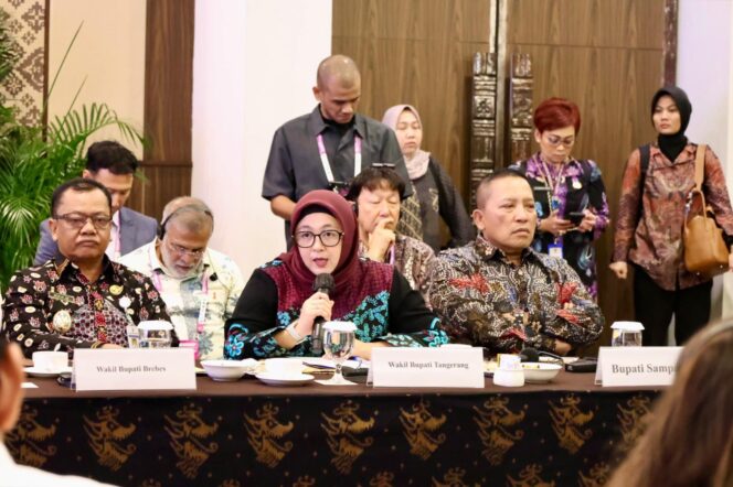 
					Wakil Bupati Tangerang Nurul Intan Hilmah saat hadir di acara High Level Meeting on the Leprosy Programme di Bali. (Foto; Prokopim Kab Tangerang)