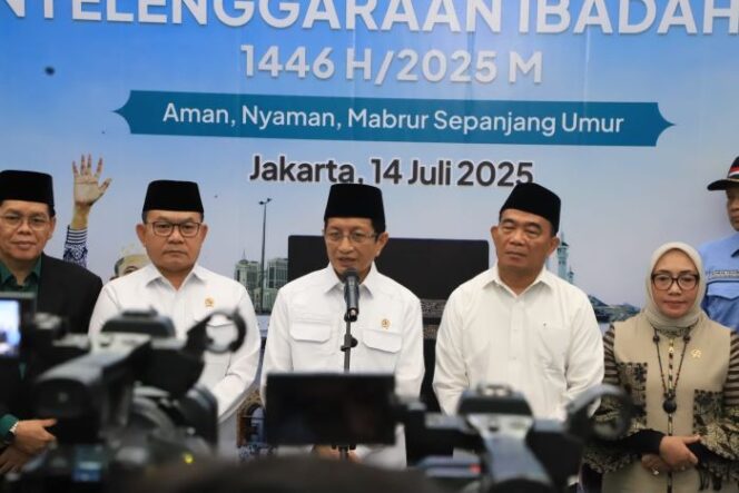 
					Menteri Agama Nasaruddin Umar saat memberkan keterangan kepada awak media,(Foto:  Humas Kemenag)