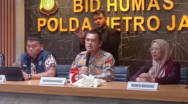 Wadirressiber Polda Metro Jaya AKBP Fian Yunus saat memberikan kerterangan kkepada awak media dalam jumpa pers. (Foto : Humas Polda Metro Jaya)