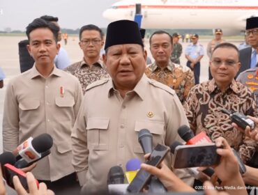 Presiden Prabowo Subianto saat memberikan keterangan kepada awak media usai tiba di tanah air (Foto : Kemenkoi Perekonomian)
