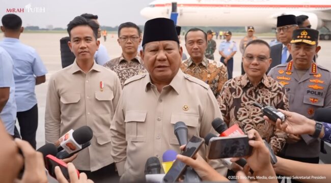 Presiden Prabowo Subianto saat memberikan keterangan kepada awak media usai tiba di tanah air (Foto : Kemenkoi Perekonomian)