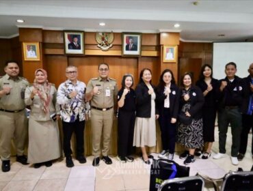 Wali Kota Jakarta Pusat, Arifin saat foto bersama dengan delegasi QCADAAC Manila. (Foto : Kominfotik Pemkot Jakpus)