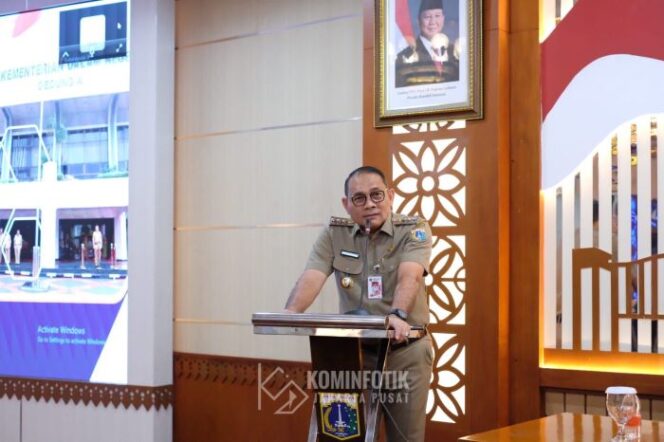 
					Wali Kota Administrasi Jakarta Pusat Arifin saat membuka sosialisasi dan coaching clinic P3S (Foto : Kominfotik Pemkot Jakpus)