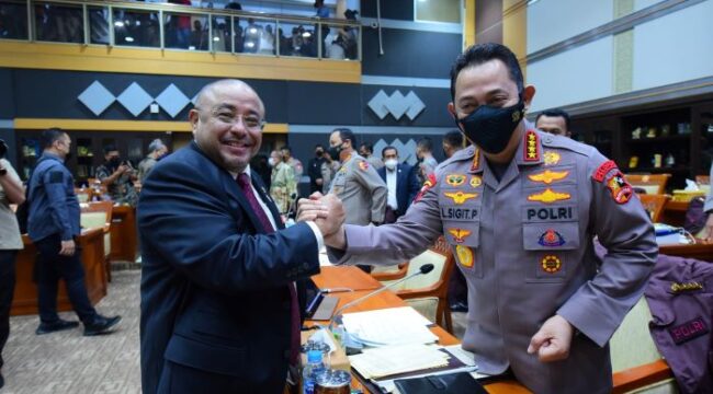  Anggota Komisi III DPR RI dari Fraksi PKS, Habib Aboe Bakar Alhabsyi bersama Kapolri Jenderal Listyo Sigit Prabowo (foto : Ist)
