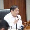Menteri Koordinator Bidang Perekonomian Airlangga Hartarto ketika membuka Rapat Kerja Nasional dan Evaluasi Kinerja Kawasan Ekonomi Khusus (KEK) Semester I Tahun 2025, di Jakarta, Rabu (6/8/2025). (Foto; Kemenko Perekonomian)
