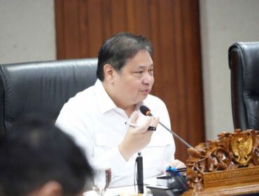 Menteri Koordinator Bidang Perekonomian Airlangga Hartarto ketika membuka Rapat Kerja Nasional dan Evaluasi Kinerja Kawasan Ekonomi Khusus (KEK) Semester I Tahun 2025, di Jakarta, Rabu (6/8/2025). (Foto; Kemenko Perekonomian)
