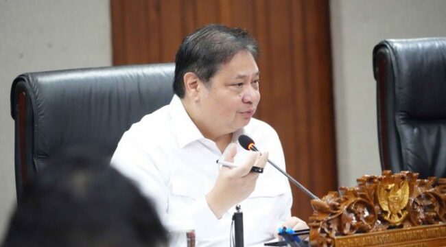 Menteri Koordinator Bidang Perekonomian Airlangga Hartarto ketika membuka Rapat Kerja Nasional dan Evaluasi Kinerja Kawasan Ekonomi Khusus (KEK) Semester I Tahun 2025, di Jakarta, Rabu (6/8/2025). (Foto; Kemenko Perekonomian)
