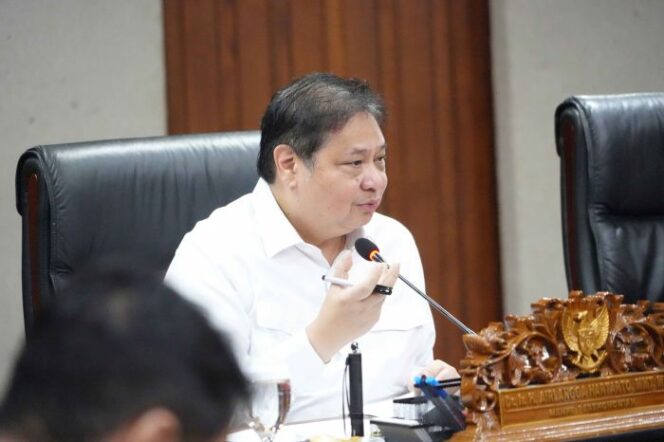 
					Menteri Koordinator Bidang Perekonomian Airlangga Hartarto ketika membuka Rapat Kerja Nasional dan Evaluasi Kinerja Kawasan Ekonomi Khusus (KEK) Semester I Tahun 2025, di Jakarta, Rabu (6/8/2025). (Foto; Kemenko Perekonomian)
