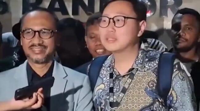 Mantan Ketua KPK, Abraham Samad, usai diperiksa terkait   dugaan ijazah palsu Jokowi (Foto: 1st)
