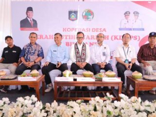 Wamendagri Bima Arya saat berkunjung ke Koperasi Desa Merah Putih Syariah di Desa Bilelando, Kabupaten Lombok Tengah, Nusa Tenggara Barat, (Foto : Puspen Kemendagri)