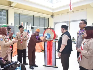 Kepala Dinas Kepemudaan dan Olahraga (Dispora) Tangsel, Mursinah, saat membuka acara bulan bakti pramuka 2025 (Foto: Istimewa)