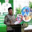 Bupati Sidoarjo, Subandi saat memberikan pengarahan kepada kader kesehatan desa (Foto: Kominfo Sidoarjo)