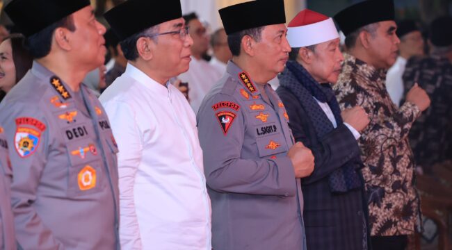 Kapolri, Jendral Listyo Sigit Prabowo saat menghadiri acara Haul di Cirebon (Foto: Istimewa)