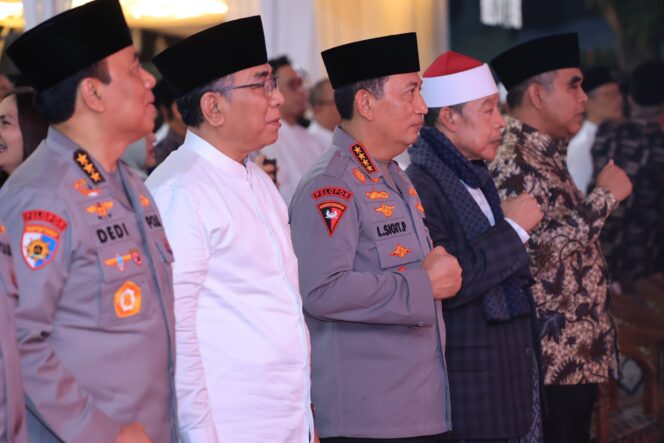
Kapolri, Jendral Listyo Sigit Prabowo saat menghadiri acara Haul di Cirebon (Foto: Istimewa)