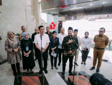 Menteri Sosial  Syaifullah Yusuf saat memberikan keterangan kepada wartawan. (Foto: Humas Kemensos)