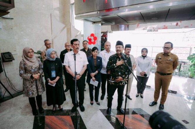 
					Menteri Sosial  Syaifullah Yusuf saat memberikan keterangan kepada wartawan. (Foto: Humas Kemensos)