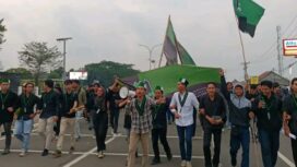 HMI Cabang Serang saat melakukan orasi. (Foto: Istimewa)