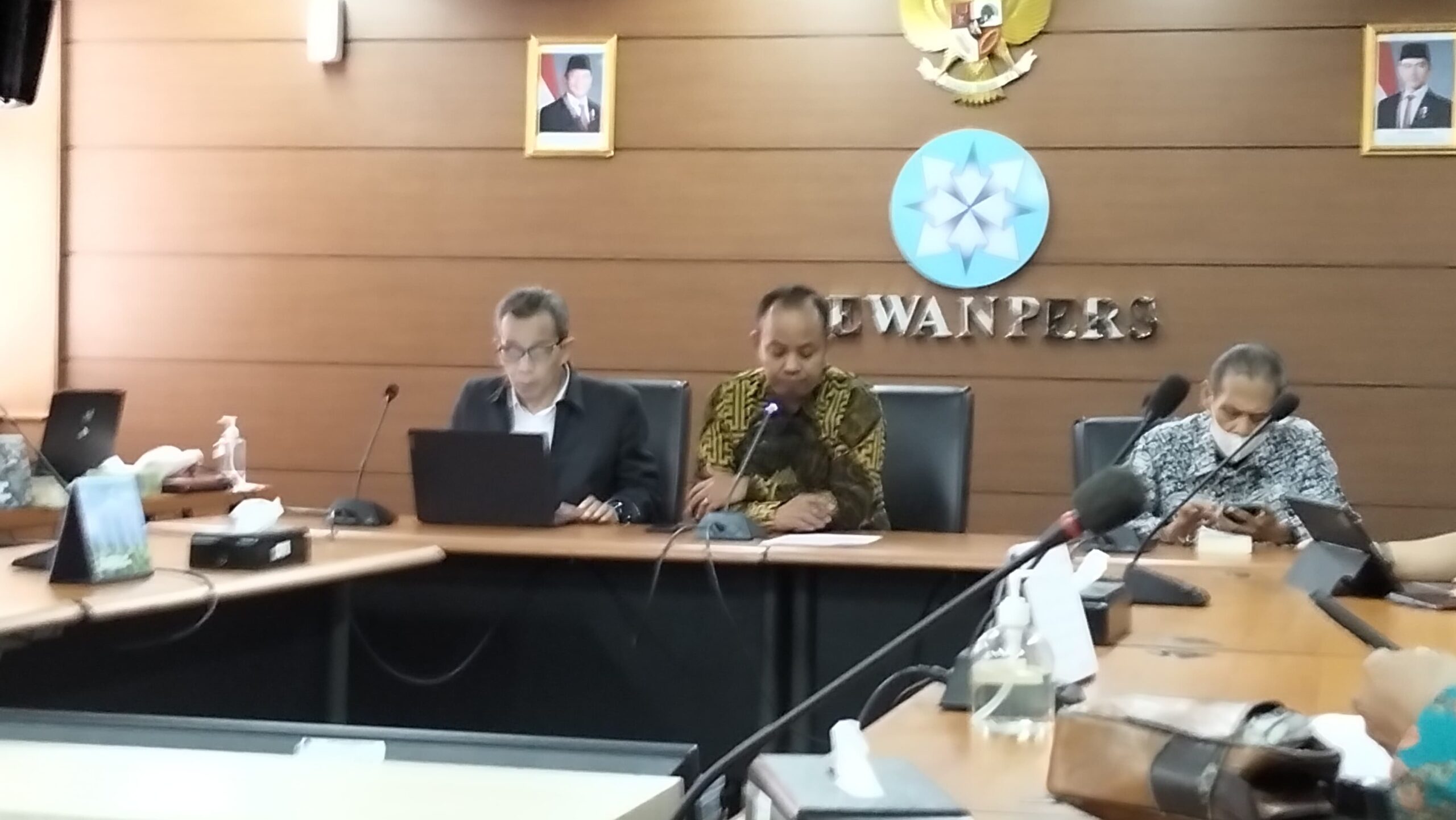 Ketua Komisi Pengaduan dan Penegakan Etika Pers Dewan Pers, Muhammad Jazuli, saat menyampaikan Pengaduan Pers Semester I 2025, di Gedung Dewan Pers, Selasa (05/08/2025). (Foto: Sirhan Sahri, Dok: Jejaknarasi.id)